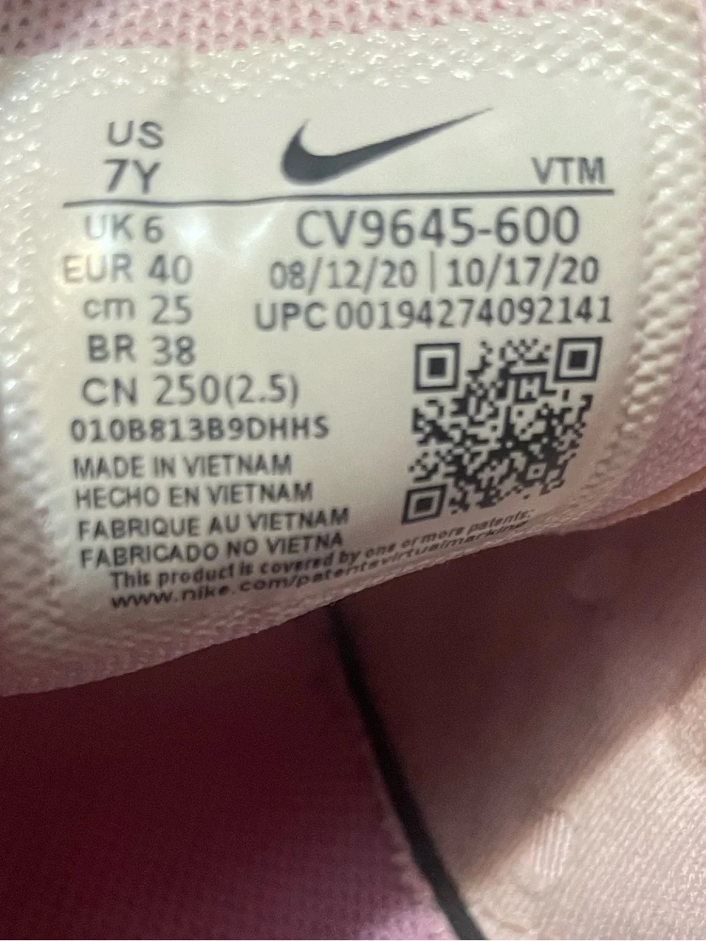 Nike Women's Light Pink and White Air Max-Style Sneakers